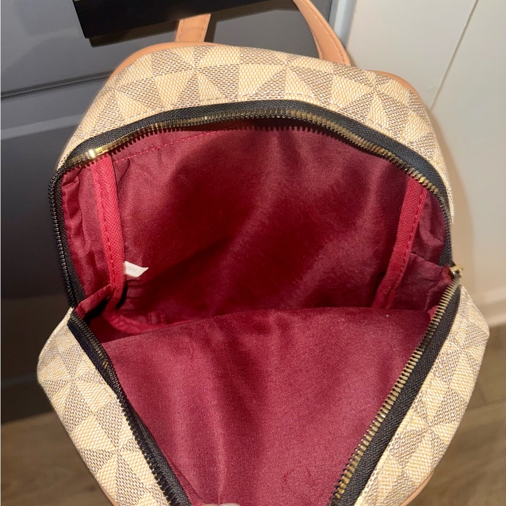 Chic Tan Geometric Backpack - Picture 2 of 3